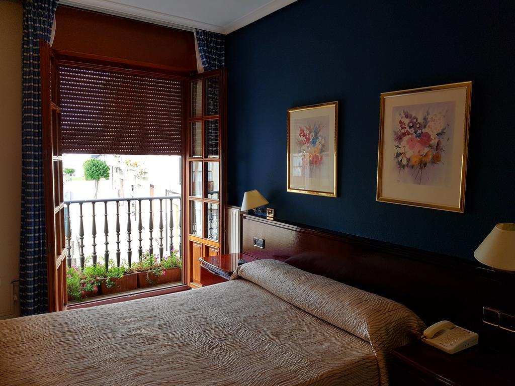 Hostal Santa Maria Cacabelos  Dış mekan fotoğraf