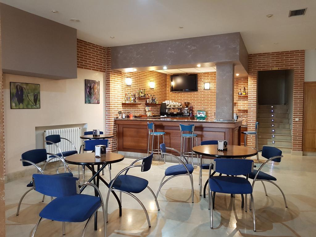 Hostal Santa Maria Cacabelos  Dış mekan fotoğraf
