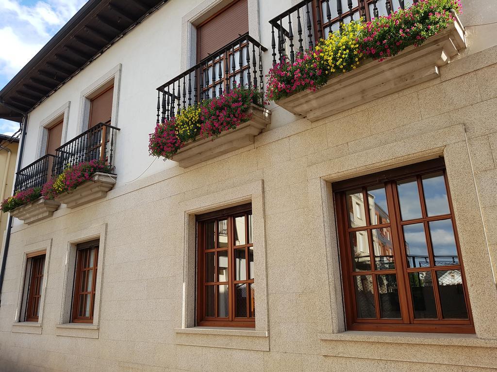Hostal Santa Maria Cacabelos  Dış mekan fotoğraf