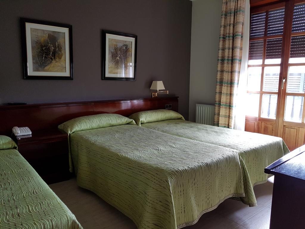 Hostal Santa Maria Cacabelos  Dış mekan fotoğraf