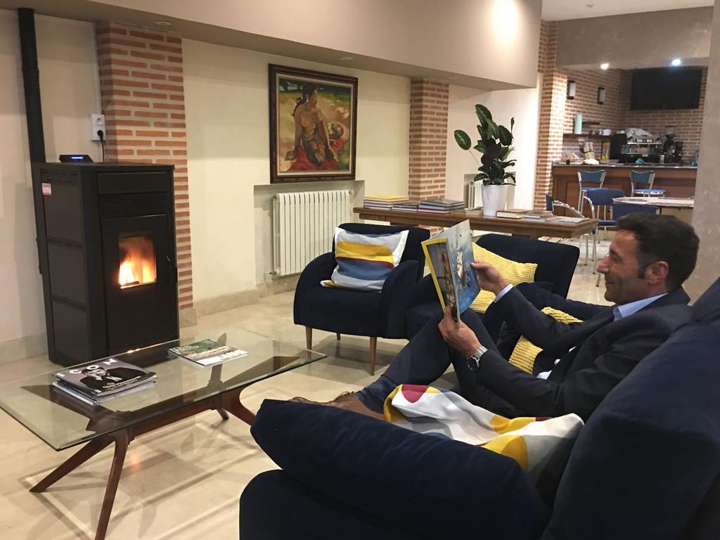 Hostal Santa Maria Cacabelos  Dış mekan fotoğraf