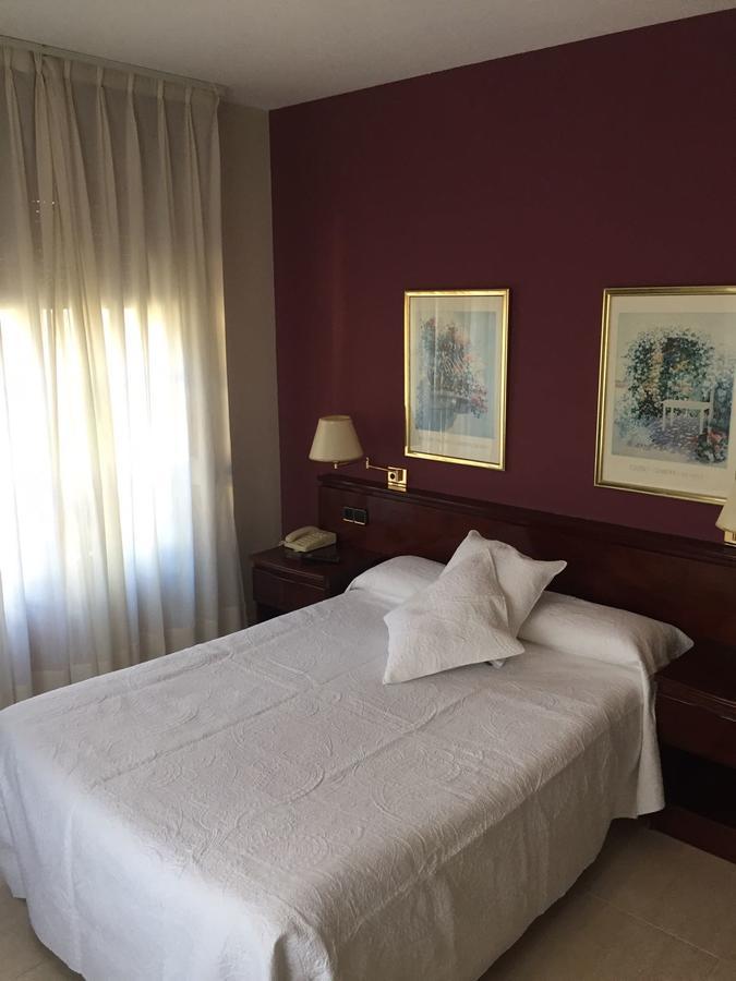 Hostal Santa Maria Cacabelos  Dış mekan fotoğraf