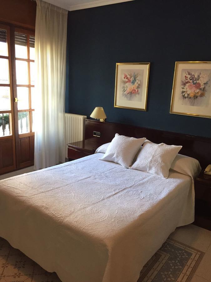 Hostal Santa Maria Cacabelos  Dış mekan fotoğraf