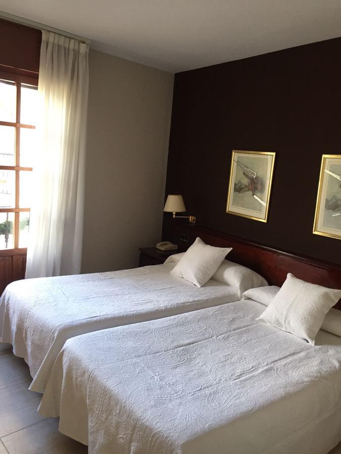 Hostal Santa Maria Cacabelos  Dış mekan fotoğraf