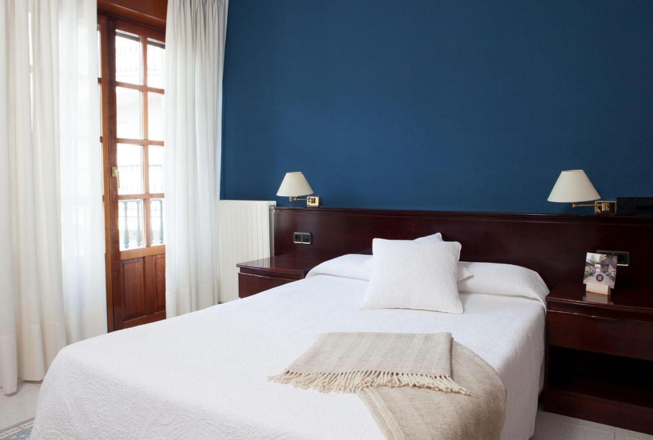 Hostal Santa Maria Cacabelos  Dış mekan fotoğraf
