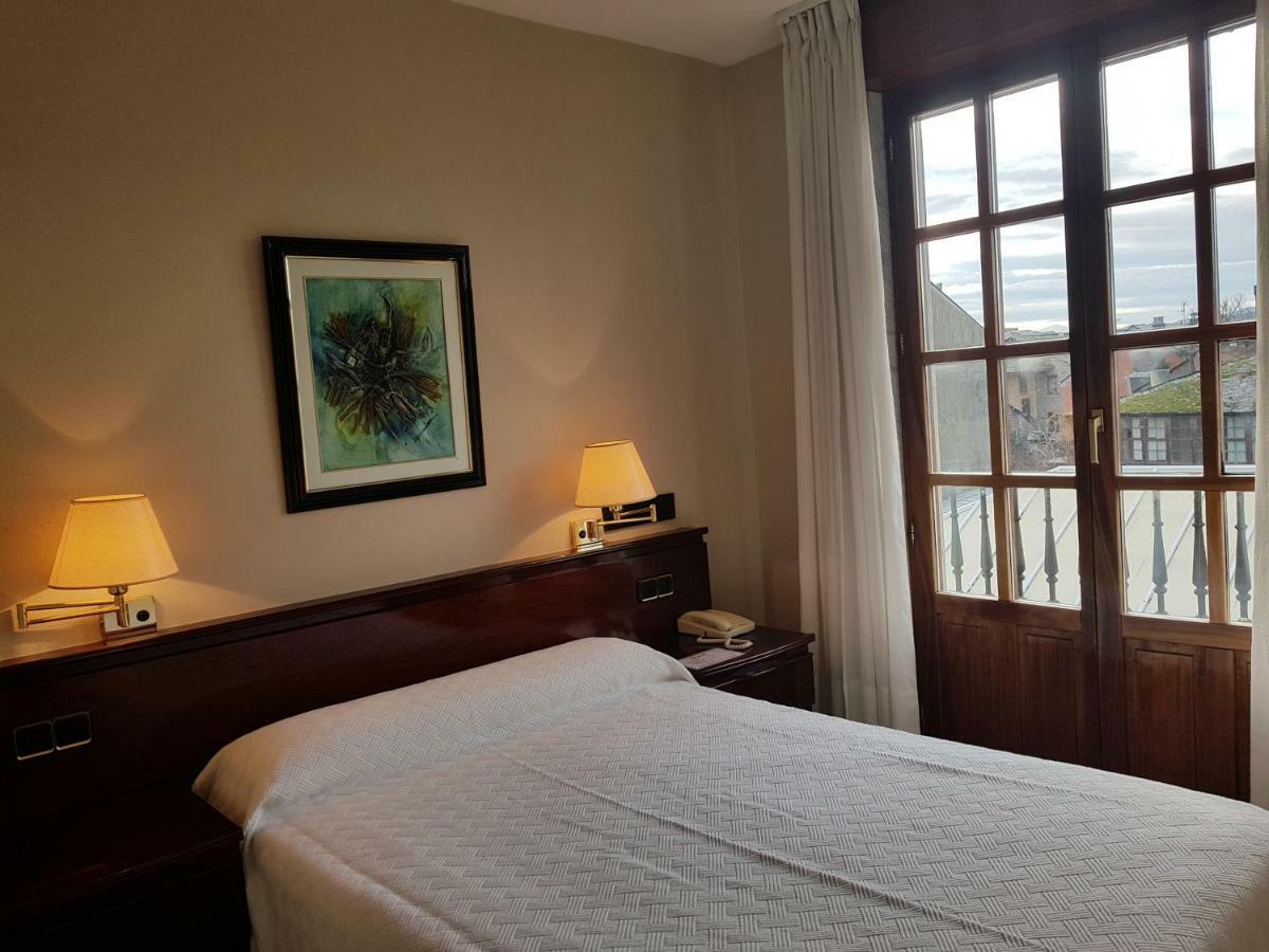 Hostal Santa Maria Cacabelos  Dış mekan fotoğraf