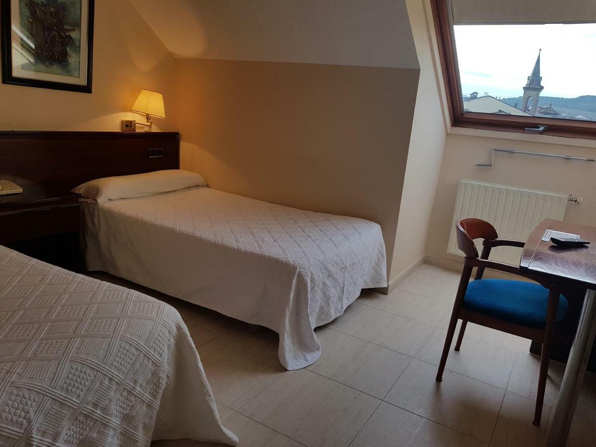 Hostal Santa Maria Cacabelos  Dış mekan fotoğraf