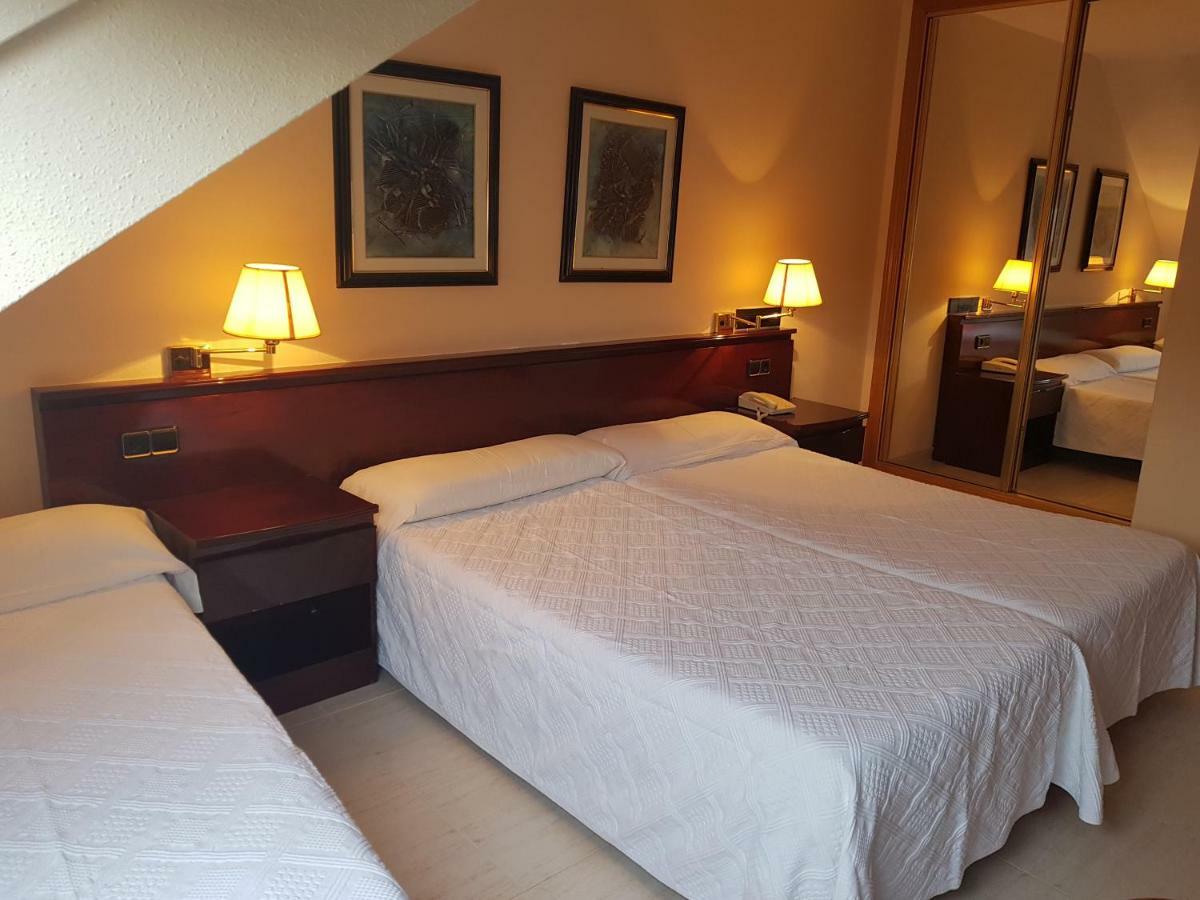 Hostal Santa Maria Cacabelos  Dış mekan fotoğraf